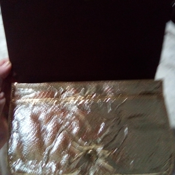 UNBRANDED gold clutch handbag. Mirror included - Picture 3 of 5